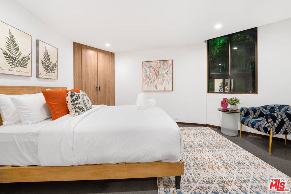 17862 Via Vallarta, Encino, CA 91316 17862 Via Vallarta, Encino, CA 91316