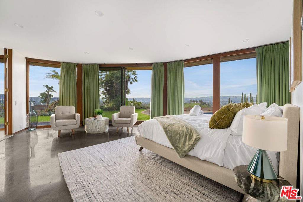 17862 Via Vallarta, Encino, CA 91316 17862 Via Vallarta, Encino, CA 91316
