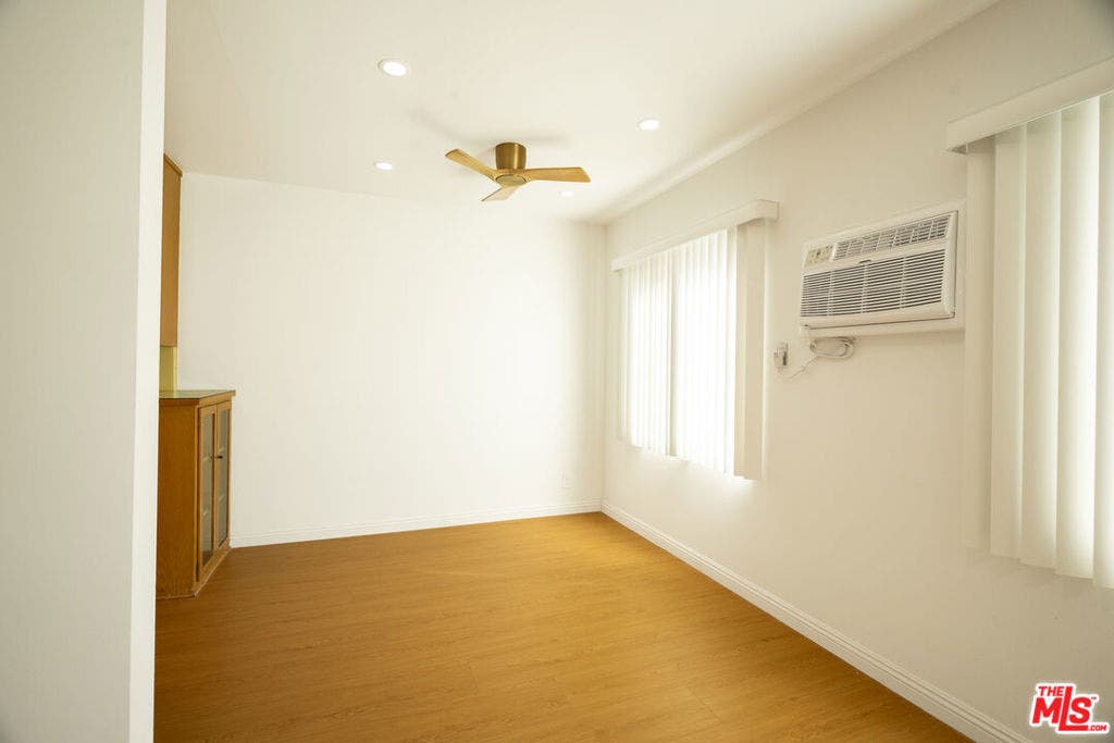 252 S Doheny Drive, #5, Beverly Hills, CA 90211 252 S Doheny Drive, #5, Beverly Hills, CA 90211