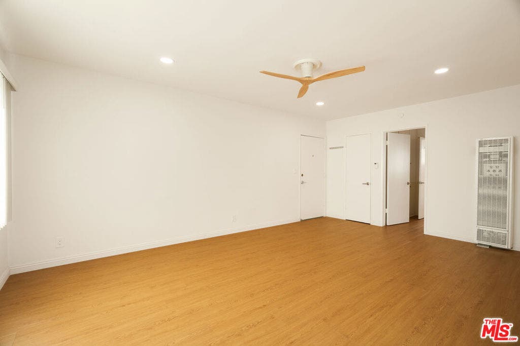 252 S Doheny Drive, #5, Beverly Hills, CA 90211 252 S Doheny Drive, #5, Beverly Hills, CA 90211