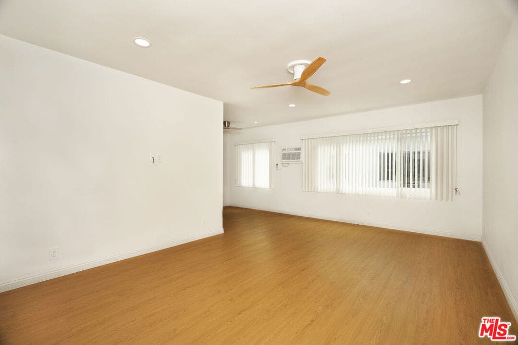 252 S Doheny Drive, #5, Beverly Hills, CA 90211 252 S Doheny Drive, #5, Beverly Hills, CA 90211
