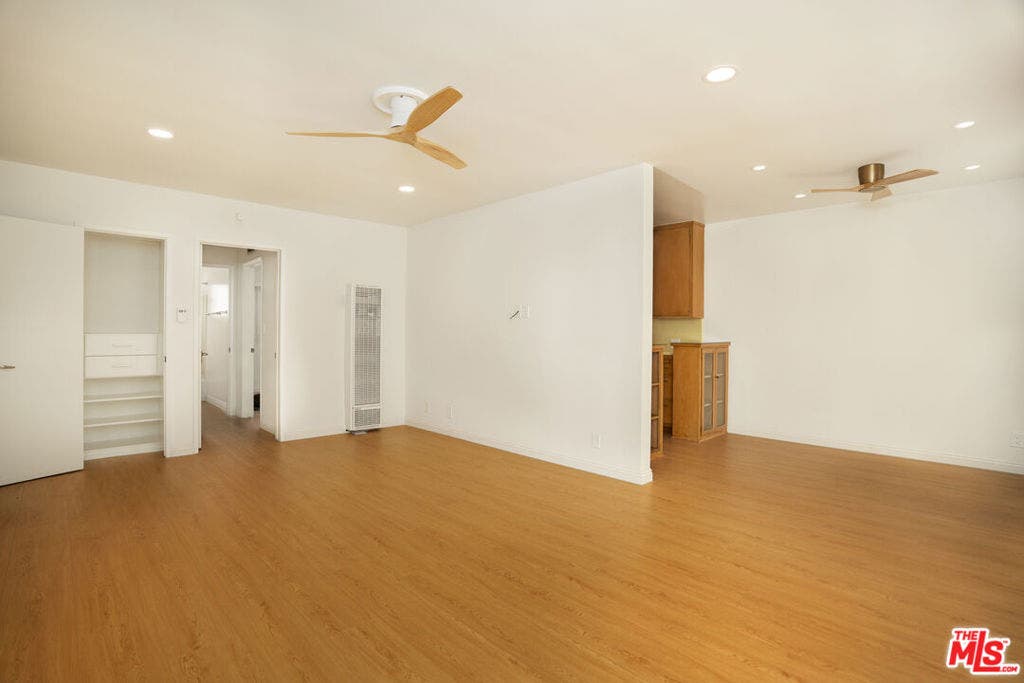 252 S Doheny Drive, #5, Beverly Hills, CA 90211 252 S Doheny Drive, #5, Beverly Hills, CA 90211