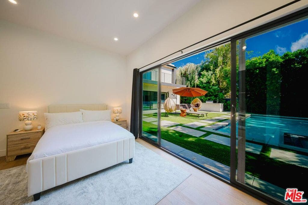 5141 Varna Avenue, Sherman Oaks, CA 91423 5141 Varna Avenue, Sherman Oaks, CA 91423