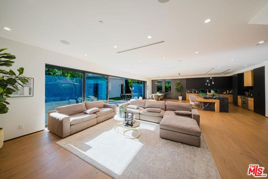 5141 Varna Avenue, Sherman Oaks, CA 91423 5141 Varna Avenue, Sherman Oaks, CA 91423