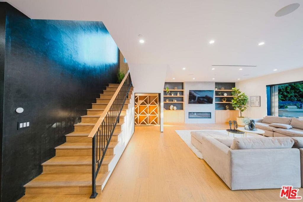 5141 Varna Avenue, Sherman Oaks, CA 91423 5141 Varna Avenue, Sherman Oaks, CA 91423