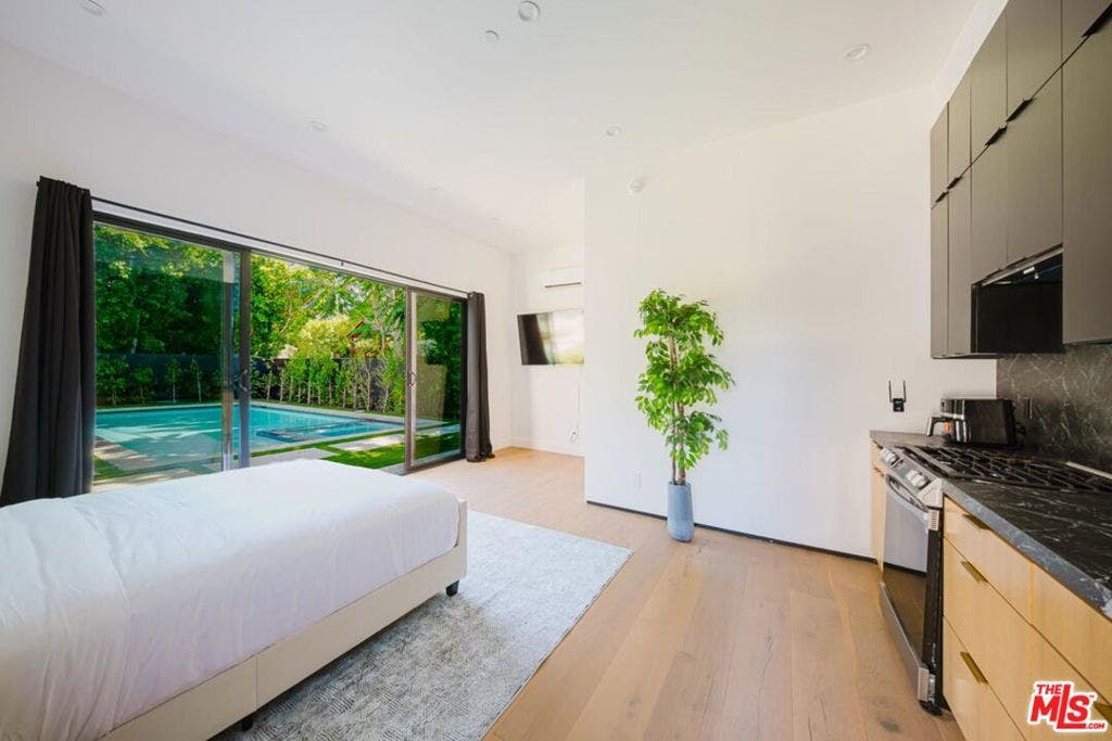 5141 Varna Avenue, Sherman Oaks, CA 91423 5141 Varna Avenue, Sherman Oaks, CA 91423