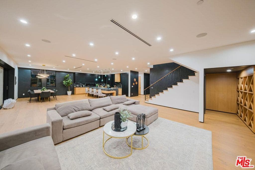 5141 Varna Avenue, Sherman Oaks, CA 91423 5141 Varna Avenue, Sherman Oaks, CA 91423