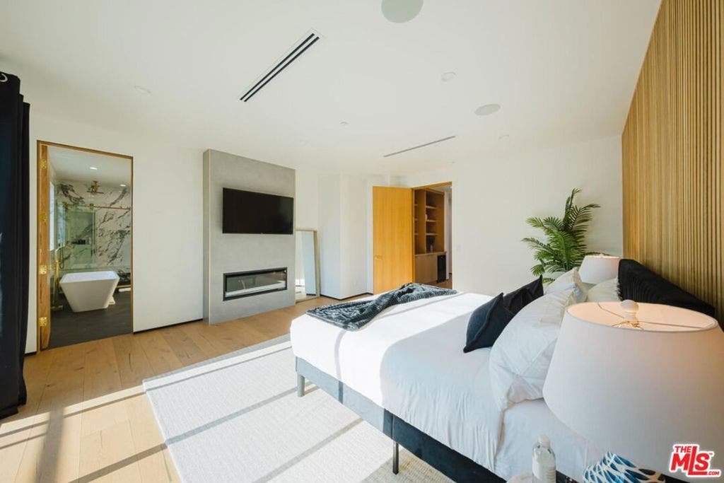 5141 Varna Avenue, Sherman Oaks, CA 91423 5141 Varna Avenue, Sherman Oaks, CA 91423