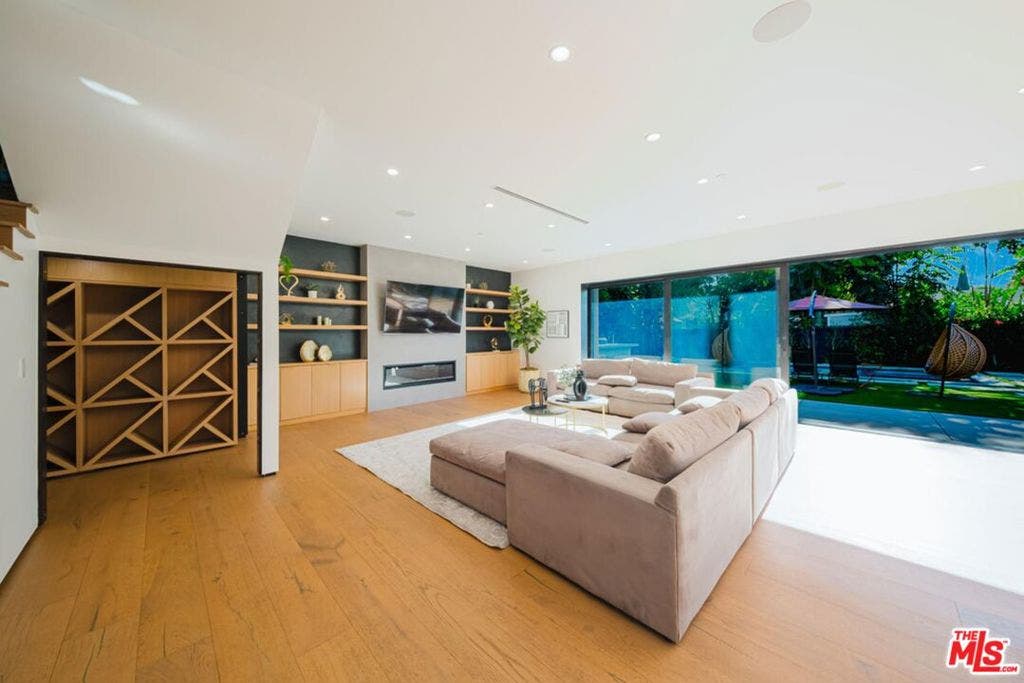 5141 Varna Avenue, Sherman Oaks, CA 91423 5141 Varna Avenue, Sherman Oaks, CA 91423