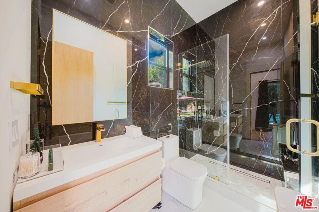 5141 Varna Avenue, Sherman Oaks, CA 91423 5141 Varna Avenue, Sherman Oaks, CA 91423