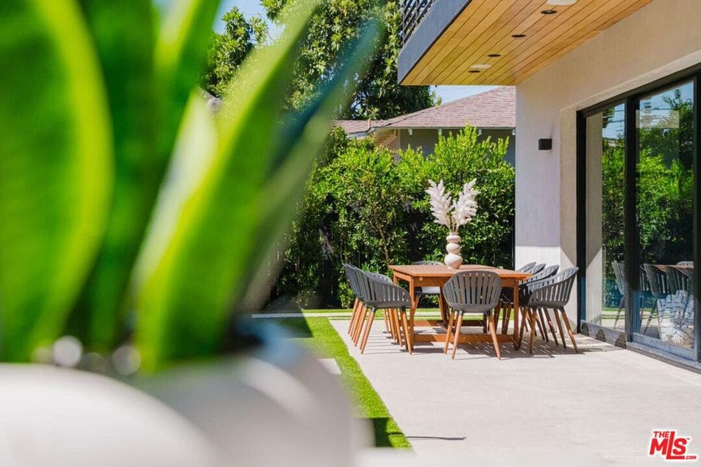 5141 Varna Avenue, Sherman Oaks, CA 91423 5141 Varna Avenue, Sherman Oaks, CA 91423