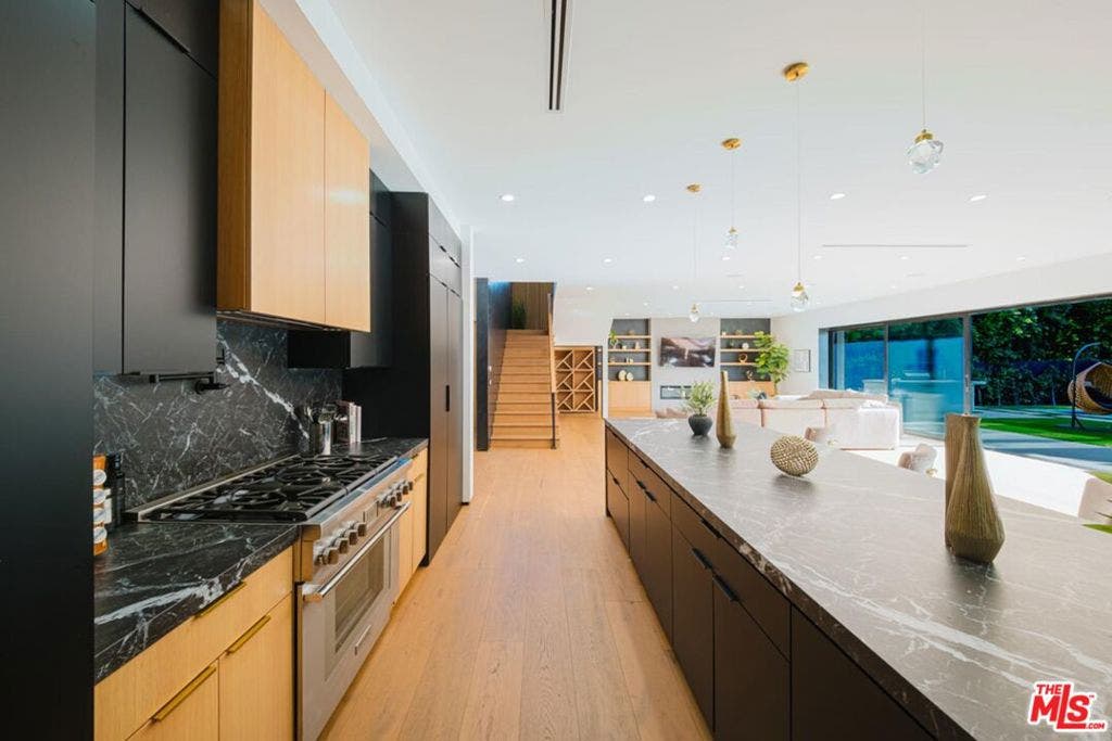 5141 Varna Avenue, Sherman Oaks, CA 91423 5141 Varna Avenue, Sherman Oaks, CA 91423