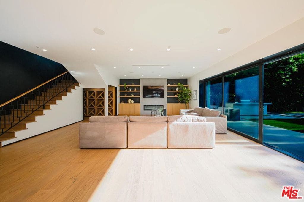 5141 Varna Avenue, Sherman Oaks, CA 91423 5141 Varna Avenue, Sherman Oaks, CA 91423