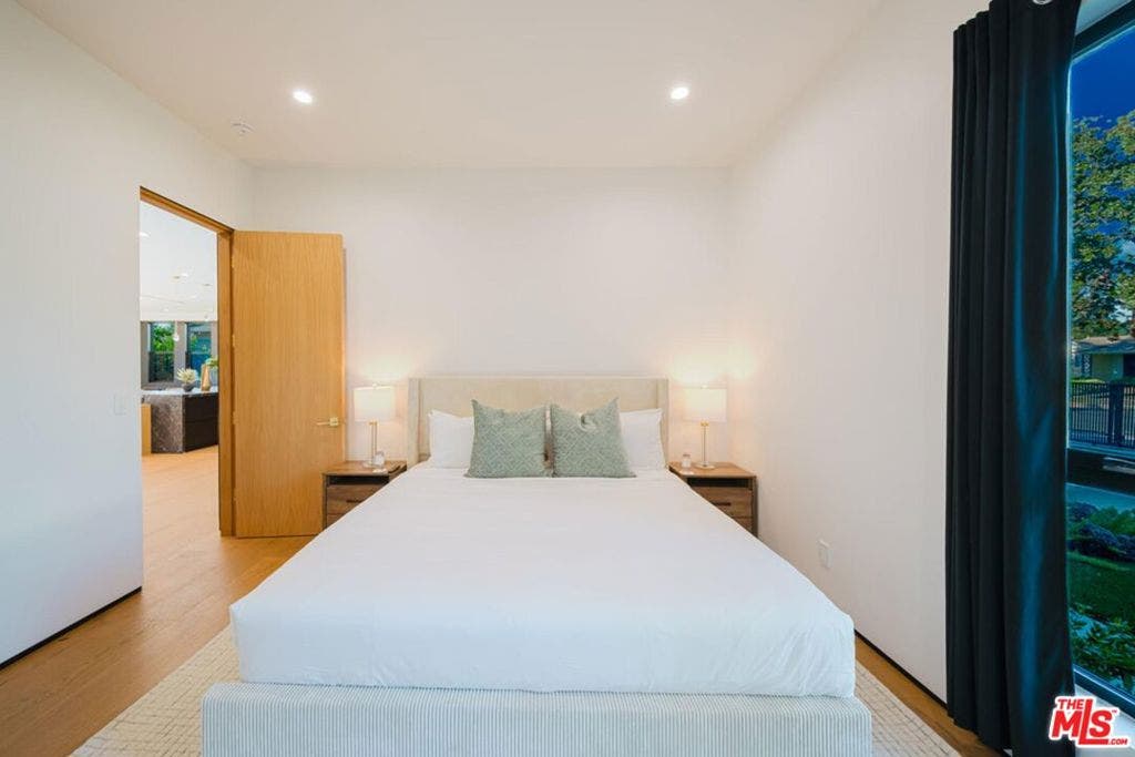 5141 Varna Avenue, Sherman Oaks, CA 91423 5141 Varna Avenue, Sherman Oaks, CA 91423
