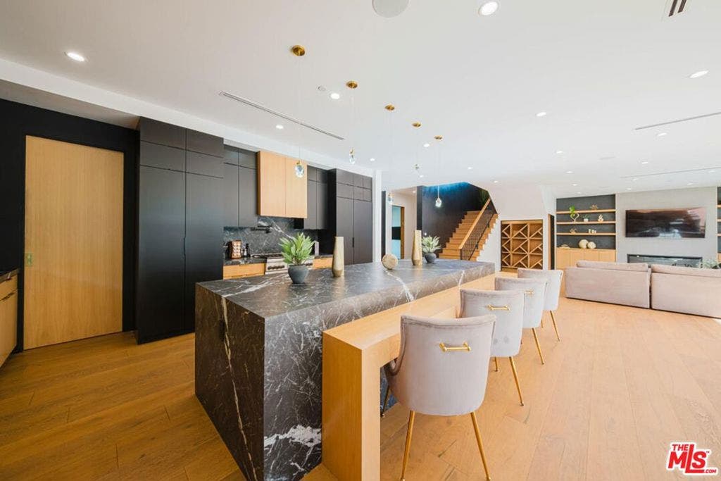 5141 Varna Avenue, Sherman Oaks, CA 91423 5141 Varna Avenue, Sherman Oaks, CA 91423