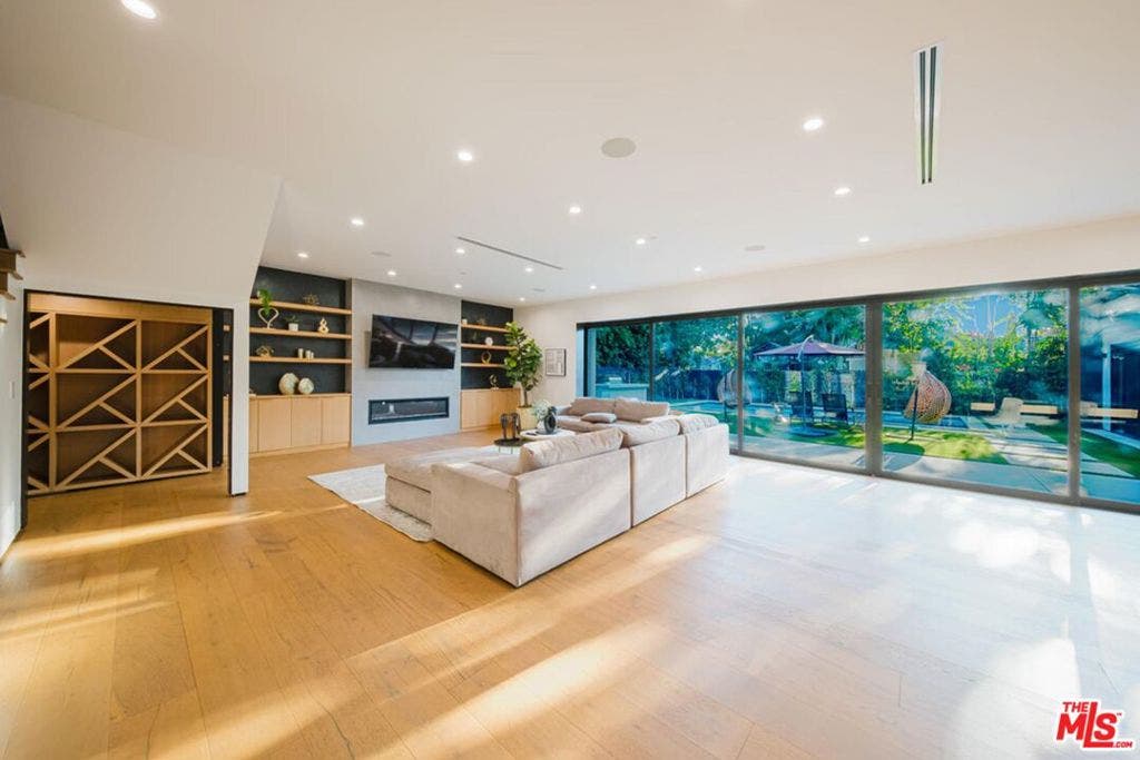 5141 Varna Avenue, Sherman Oaks, CA 91423 5141 Varna Avenue, Sherman Oaks, CA 91423