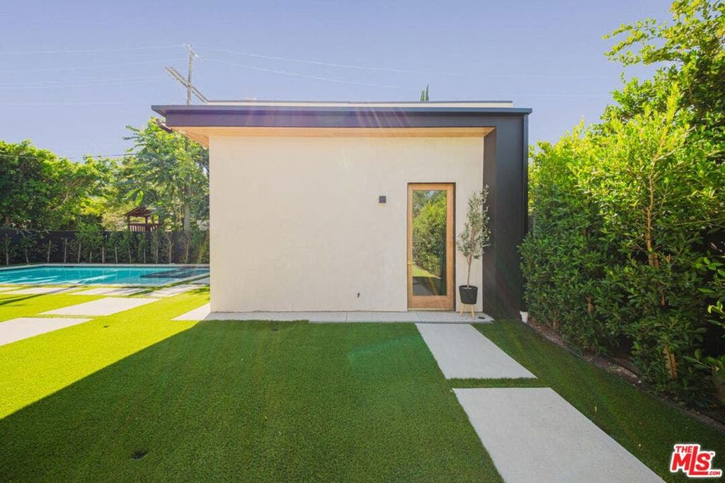 5141 Varna Avenue, Sherman Oaks, CA 91423 5141 Varna Avenue, Sherman Oaks, CA 91423