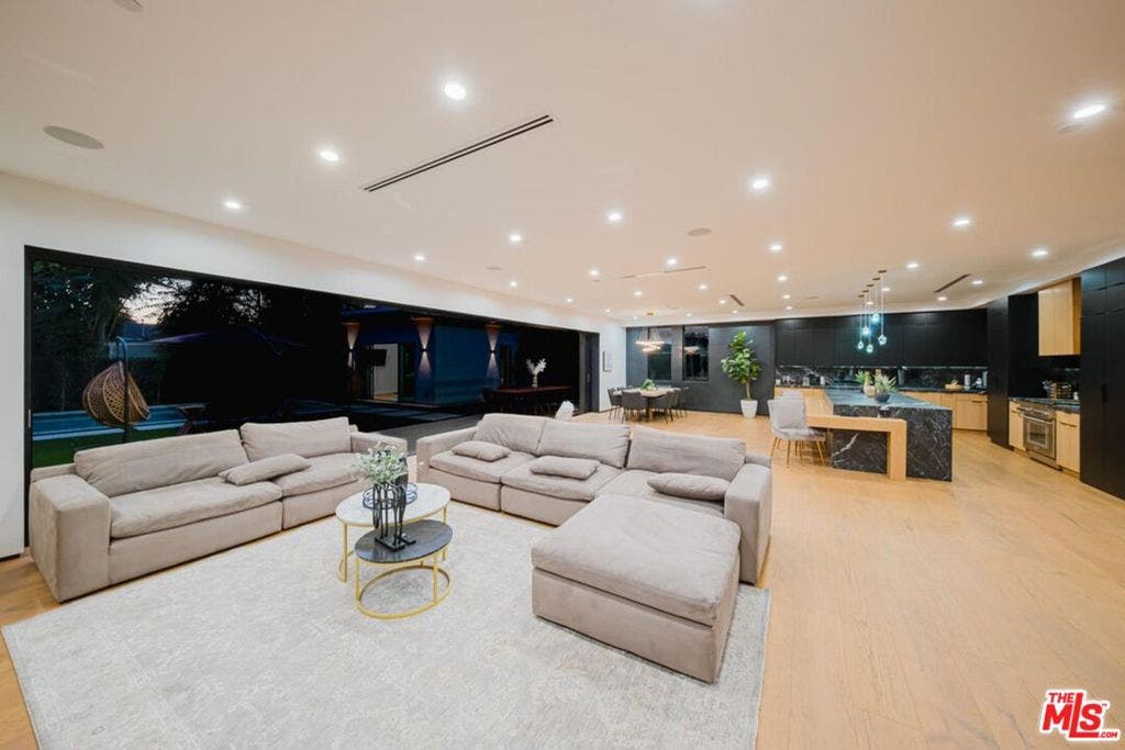 5141 Varna Avenue, Sherman Oaks, CA 91423 5141 Varna Avenue, Sherman Oaks, CA 91423