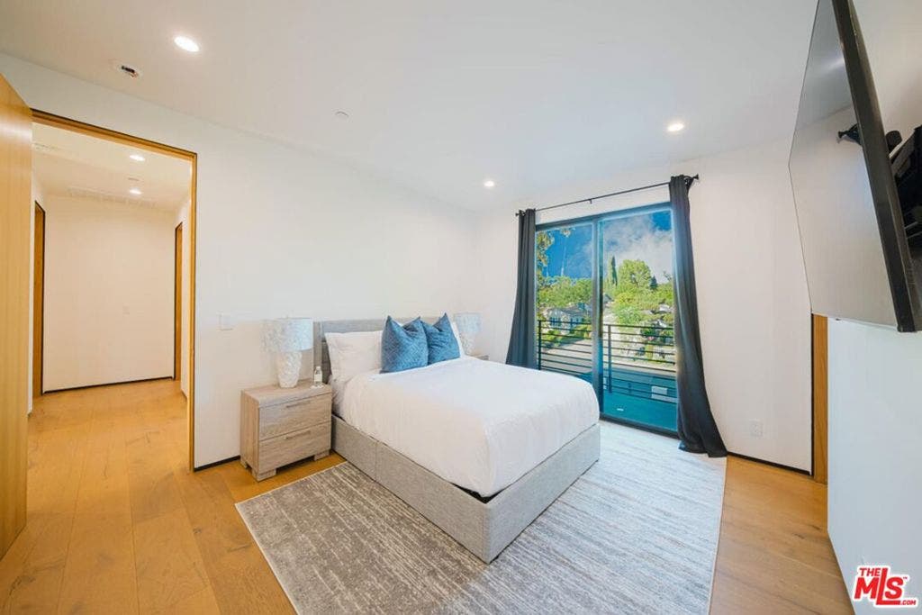5141 Varna Avenue, Sherman Oaks, CA 91423 5141 Varna Avenue, Sherman Oaks, CA 91423