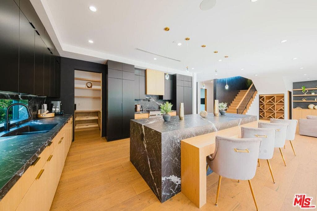 5141 Varna Avenue, Sherman Oaks, CA 91423 5141 Varna Avenue, Sherman Oaks, CA 91423