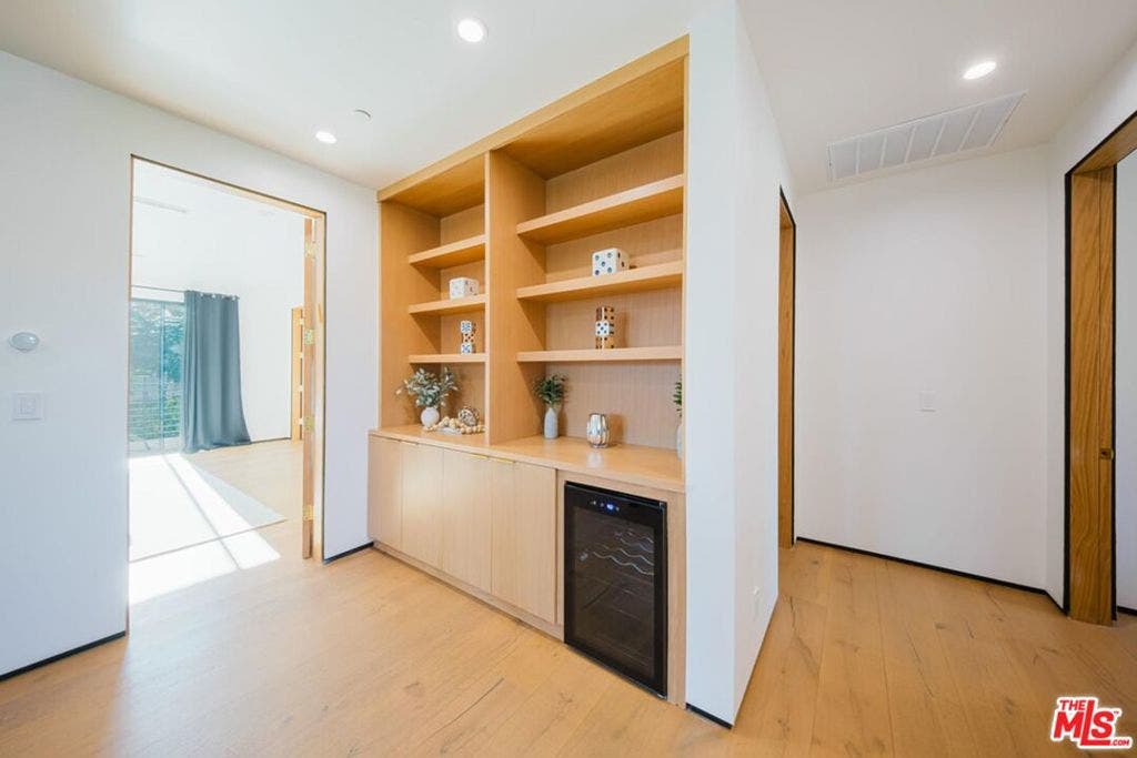 5141 Varna Avenue, Sherman Oaks, CA 91423 5141 Varna Avenue, Sherman Oaks, CA 91423