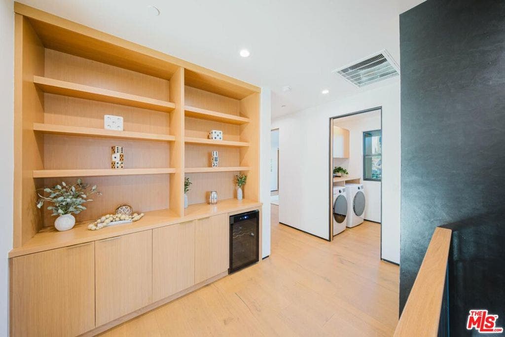 5141 Varna Avenue, Sherman Oaks, CA 91423 5141 Varna Avenue, Sherman Oaks, CA 91423
