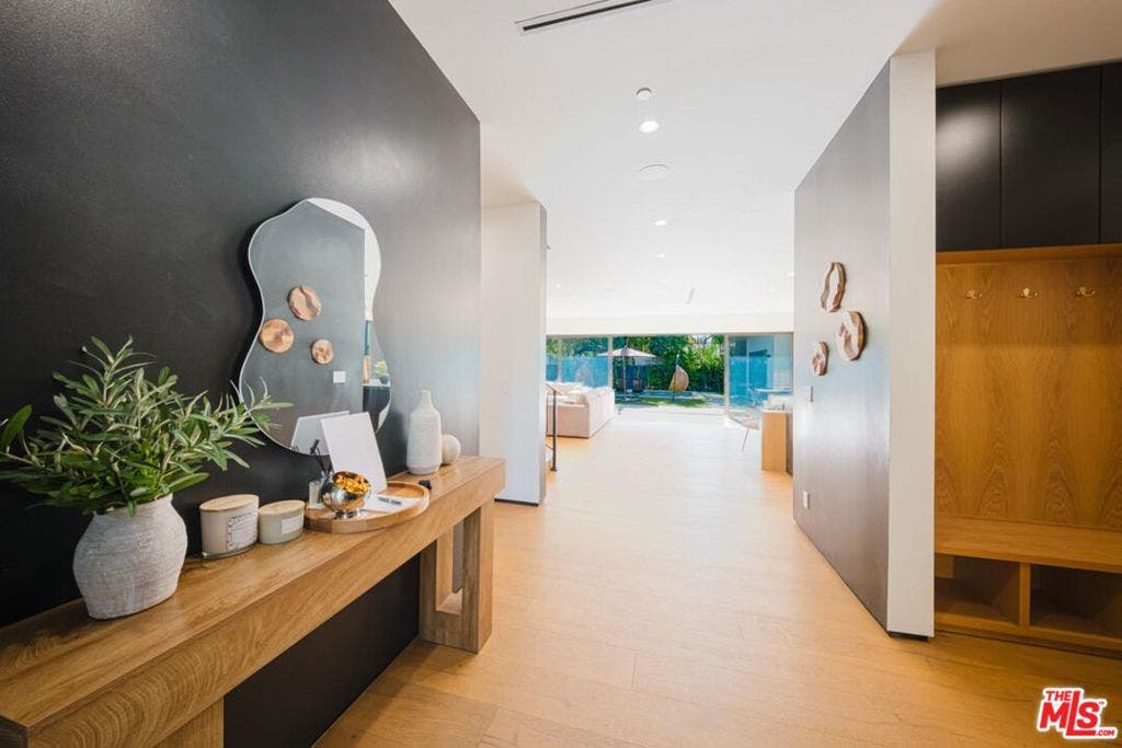 5141 Varna Avenue, Sherman Oaks, CA 91423 5141 Varna Avenue, Sherman Oaks, CA 91423