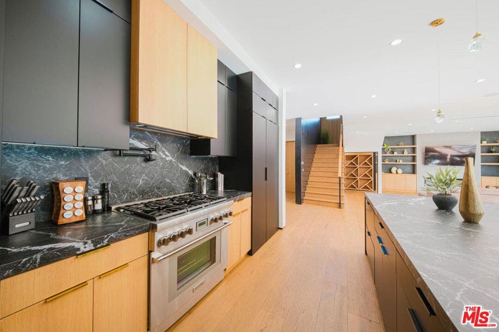 5141 Varna Avenue, Sherman Oaks, CA 91423 5141 Varna Avenue, Sherman Oaks, CA 91423