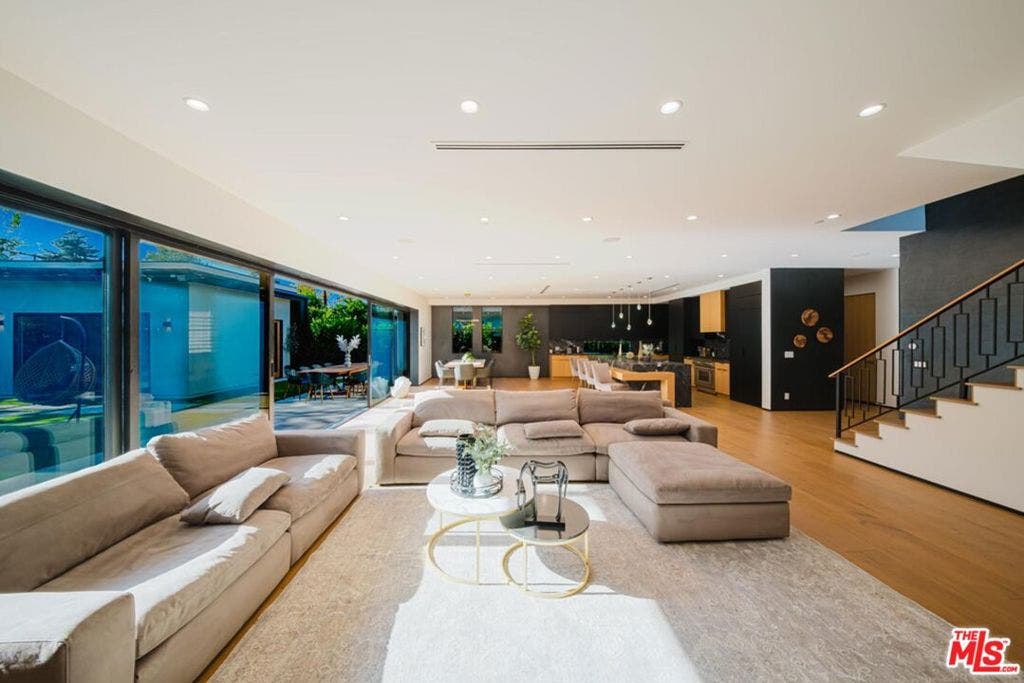 5141 Varna Avenue, Sherman Oaks, CA 91423 5141 Varna Avenue, Sherman Oaks, CA 91423