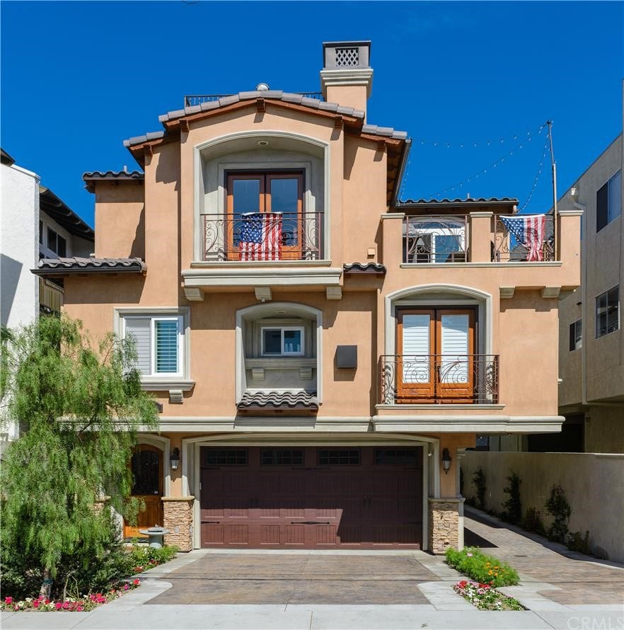 Property photo for 160 Monterey Boulevard, Hermosa Beach, CA