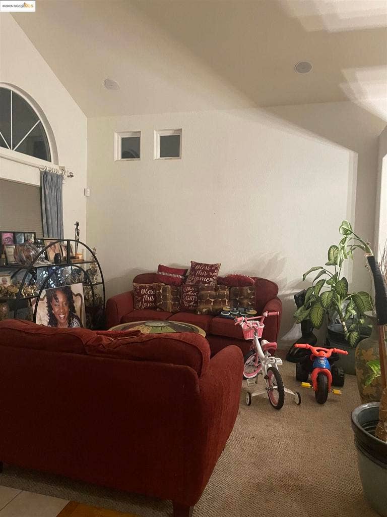 Property photo for 83 Palm Dr, Brentwood, CA