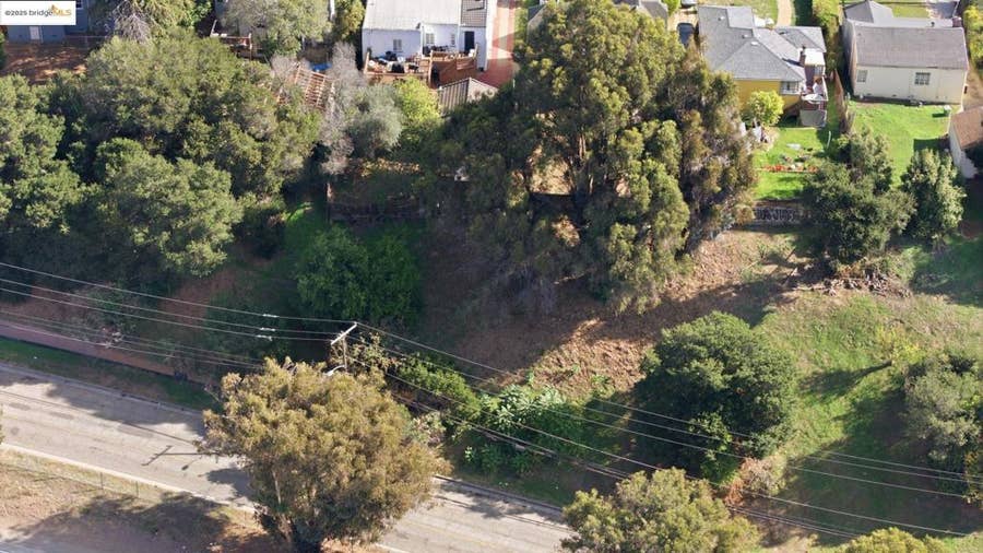 Property photo for 9670 Mountain Blvd, Oakland, CA