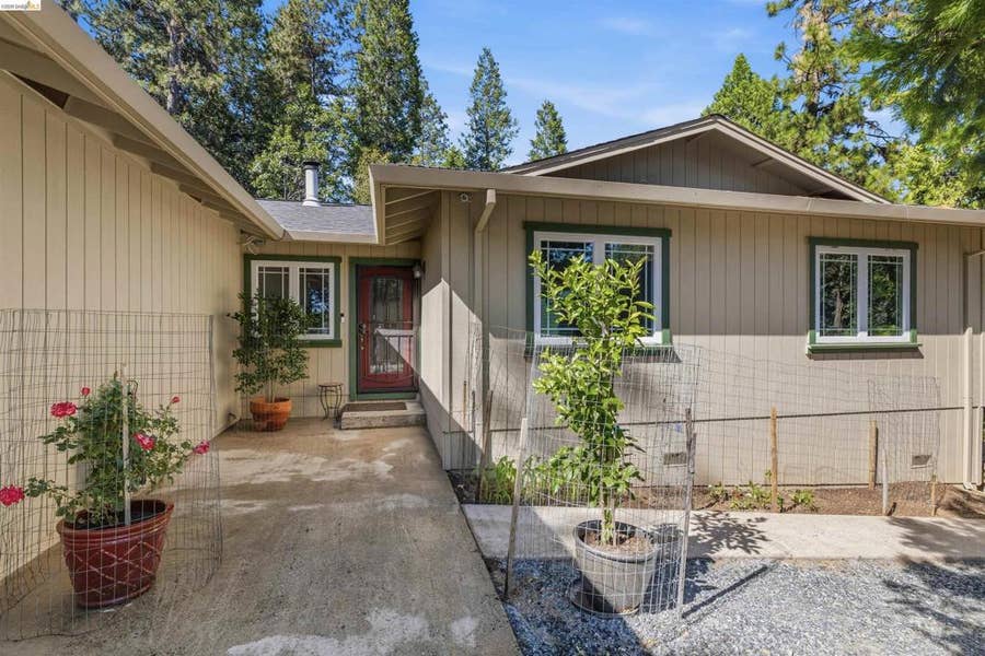 Property photo for 23615 Mount Elizabeth Rd, Twain Harte, CA