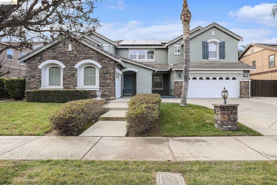 Property photo for 1820 La Fonte Dr, Brentwood, CA