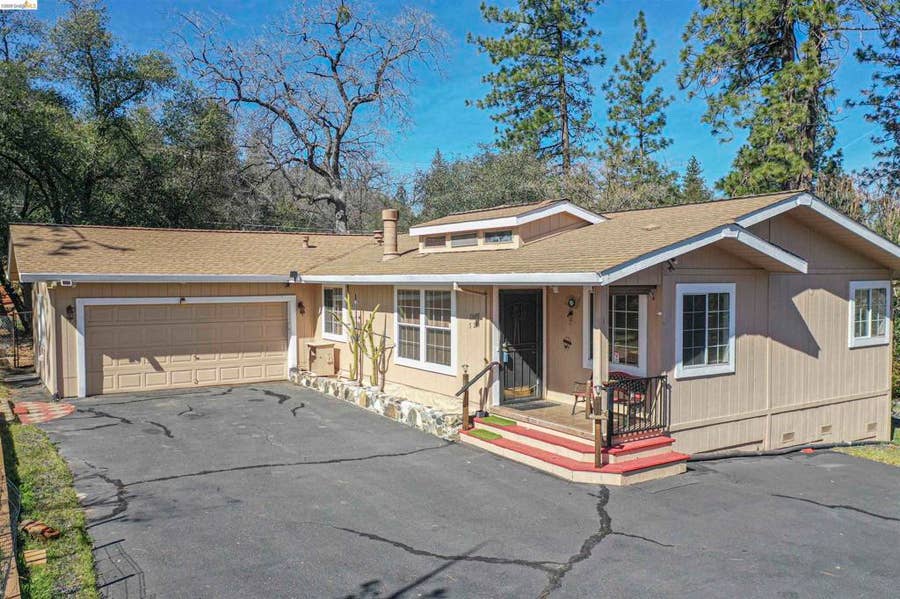 Property photo for 12690 Mueller Dr, Groveland, CA
