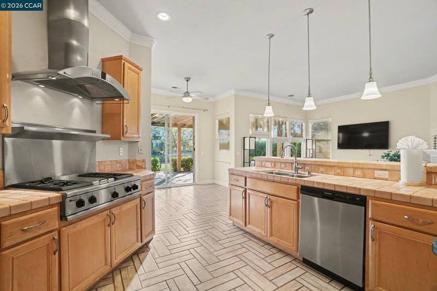 Property photo for 208 Summerset Dr, Brentwood, CA