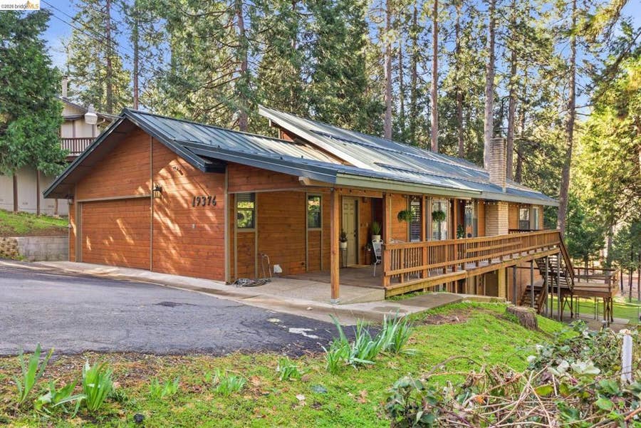 Property photo for 19376 Poplar Cir, Twain Harte, CA
