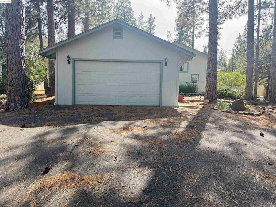 Property photo for 19955 Pine Mountain Dr, Groveland, CA