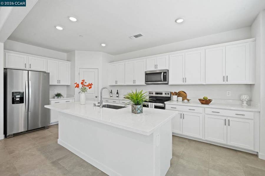 Property photo for 330 Viceroy, Brentwood, CA