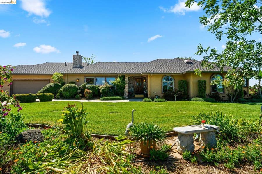 Property photo for 2445 Taylor Ln, Byron, CA