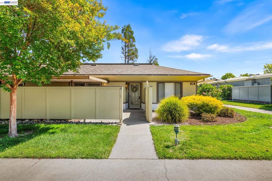 Property photo for 1101 Fairlawn Ct, #4, Walnut Creek, CA