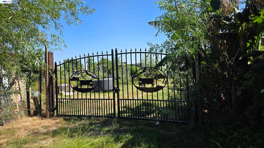 Property photo for 3541 Howsley Road, CA