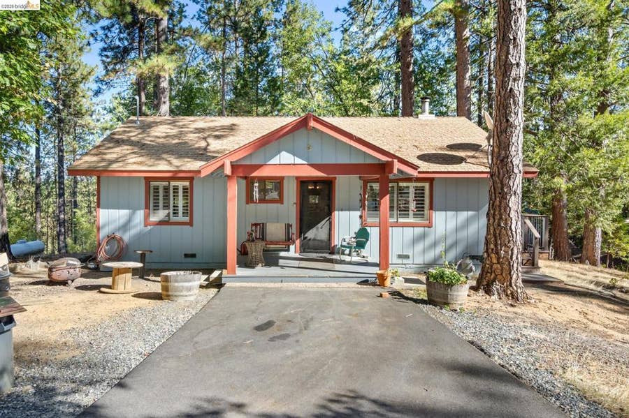 Property photo for 23625 Rock Hammer Lane, Groveland, CA