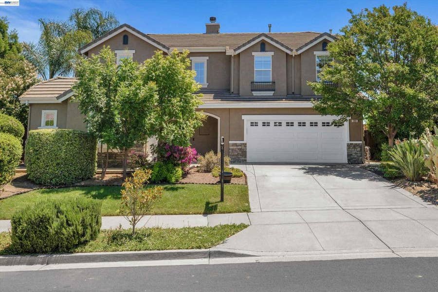 Property photo for 281 W Country Club Dr, Brentwood, CA