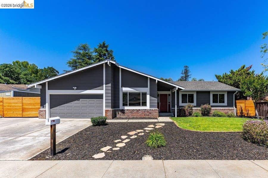 Property photo for 608 W Myrick Ct, Clayton, CA