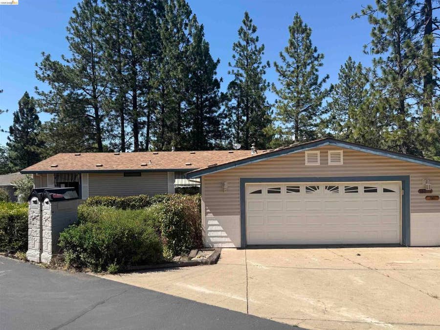 Property photo for 22700 Hidden Hollow Dr, Groveland, CA