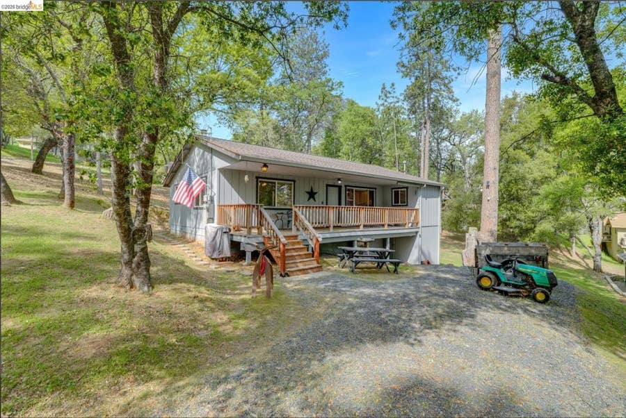 Property photo for 18996 Digger Pine Street, Groveland, CA