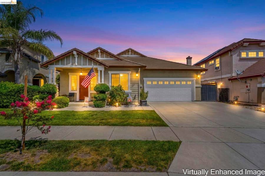 Property photo for 2611 Torrey Pines Dr, Brentwood, CA
