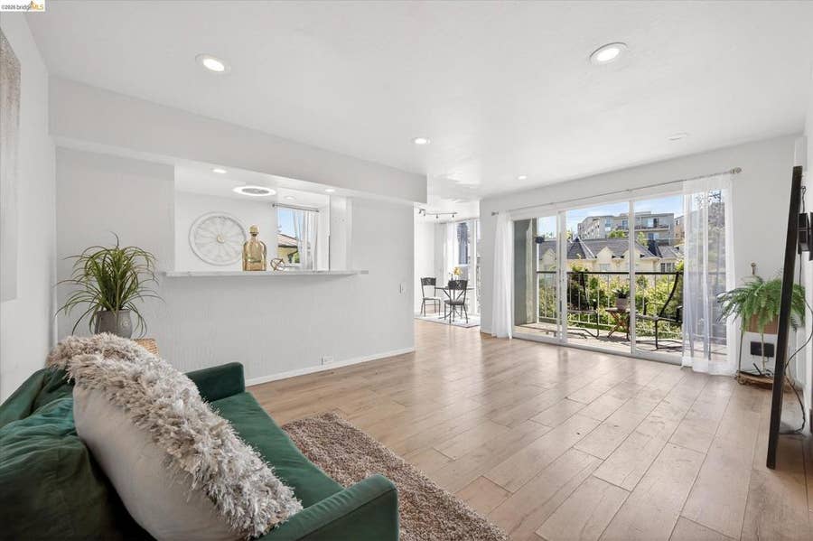 Property photo for 365 Perkins St, #201, Oakland, CA