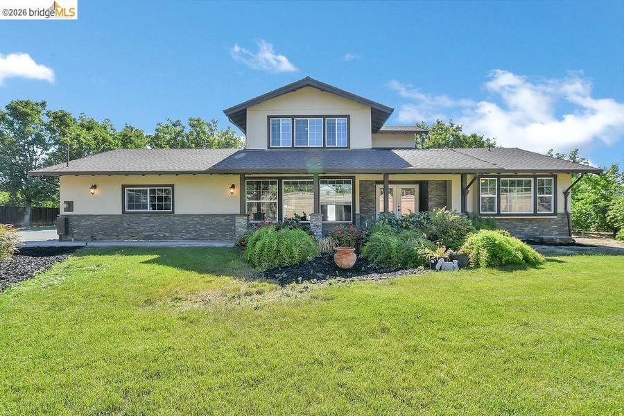 Property photo for 1140 Fairview Ave, Brentwood, CA